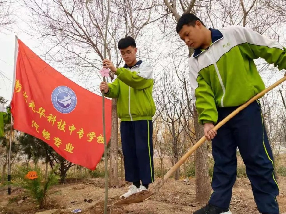 「植綠于土，植德于心」兆華學(xué)校組織開展“植樹節(jié)”主題活動